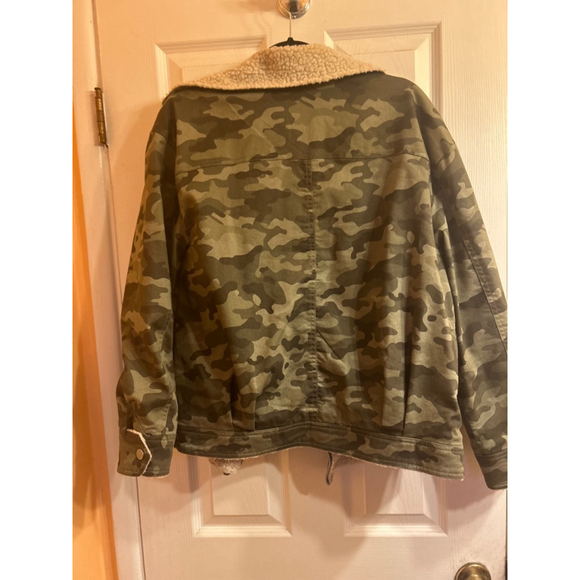 Women's Forever 21 Camo Jacket Size M - Picture 4 of 4